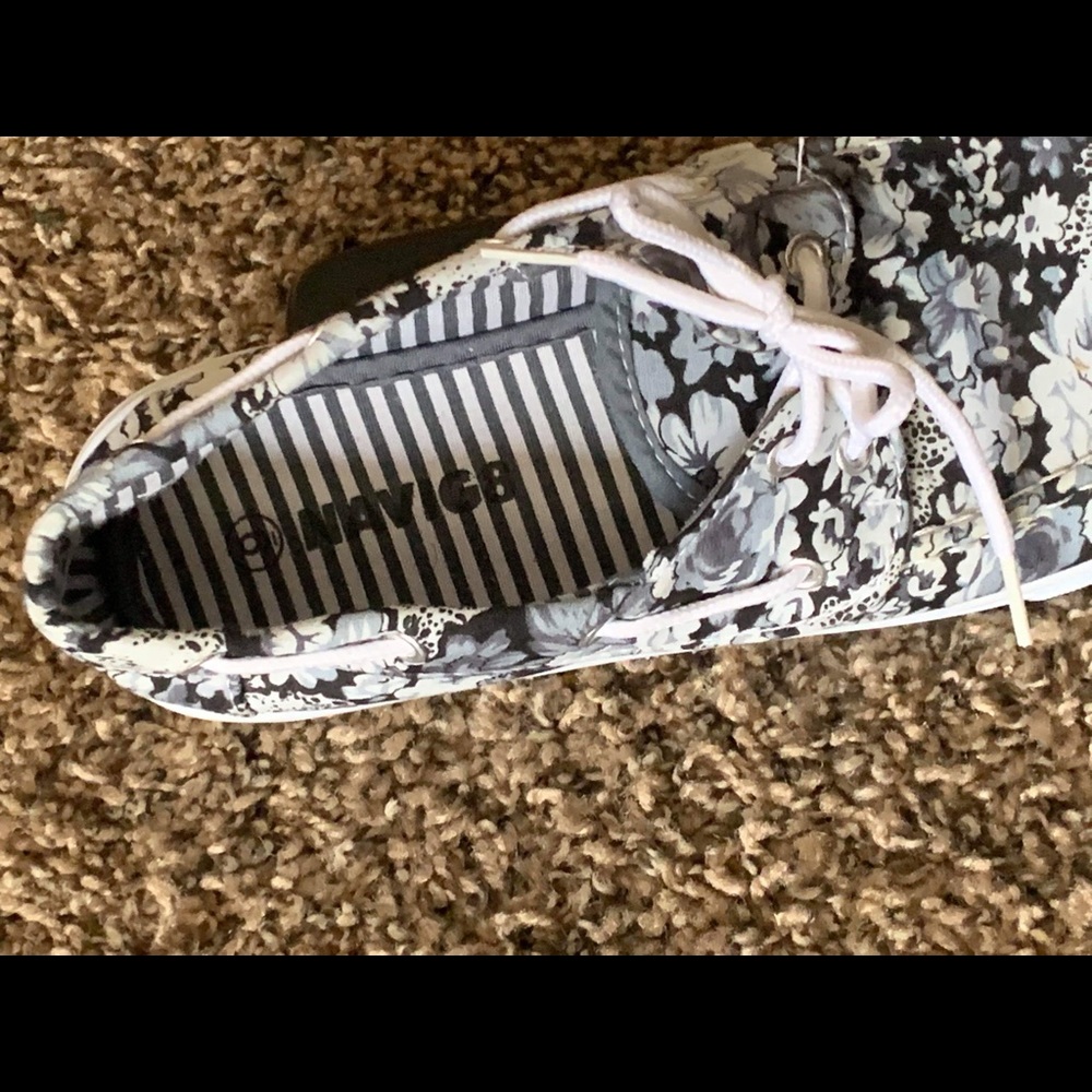 Women’s casual shoes